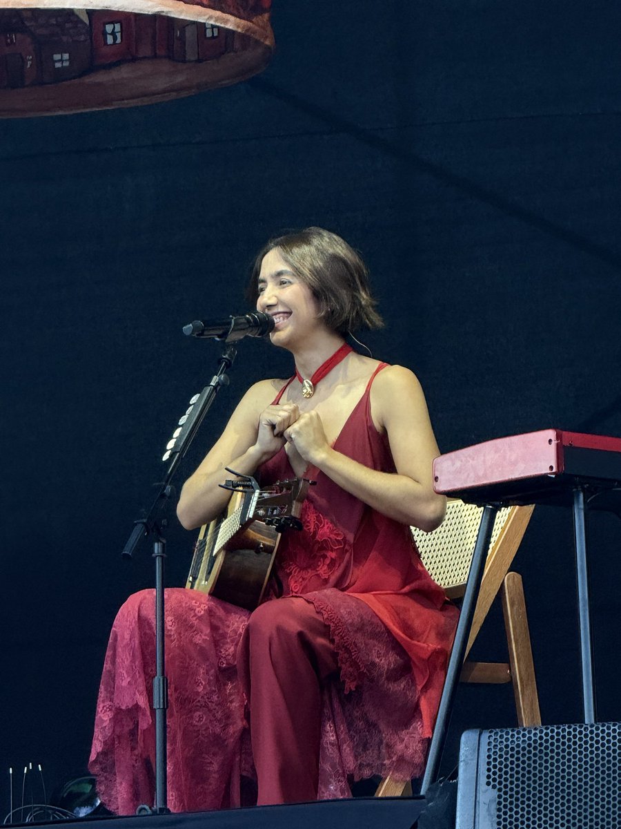 whoanavitt's tweet photo. vitória sempre amando a ana em voz alta 🥺❤️ https://t.co/KnV8JYJcEd