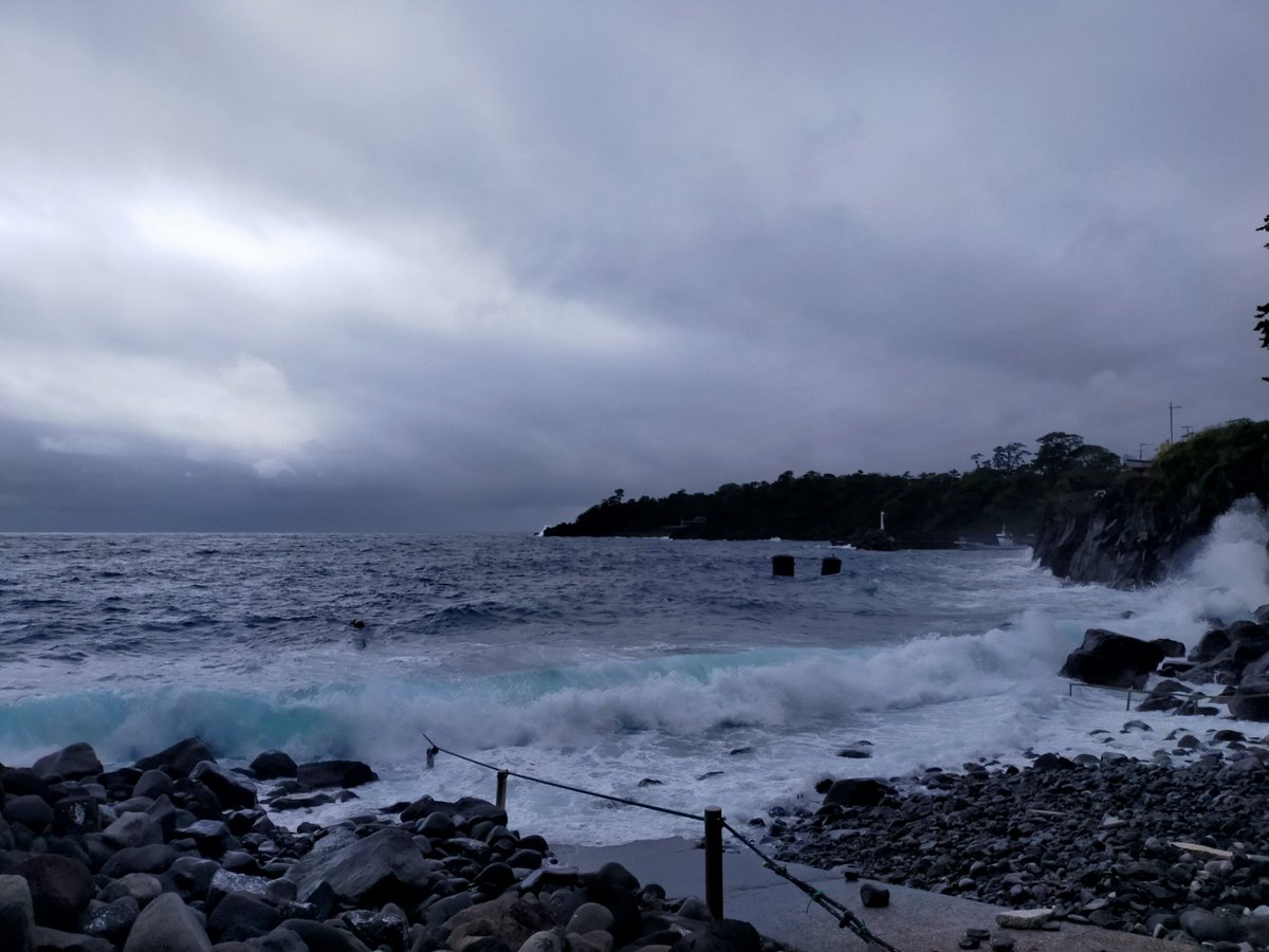 FutoDS's tweet photo. 6/8  (月) 富戸の海【CLOSED】

風、ウネリが強く波があるので本日は潜水禁止です

透明度 ---m
水温 ---℃

※最終エキジット
平日　16:00
土日祝日　16:30

公式instagram 港周りの情報、時々水中写真などをUP！
https://t.co/xi6x8rHxS5 https://t.co/uUyDgYqAa1