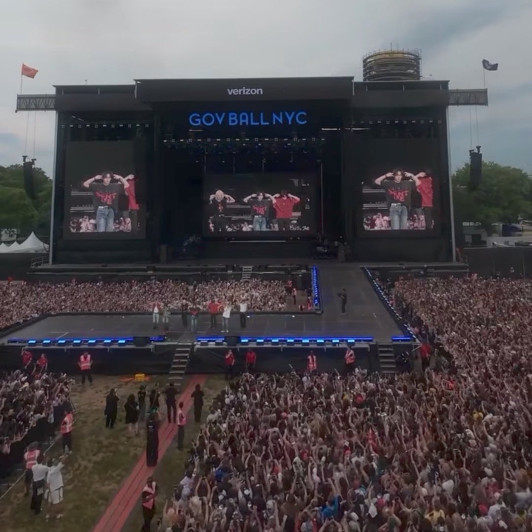 love4yji's tweet photo. straycity stage is even bigger/longer.. oh god https://t.co/meESU2ykD7