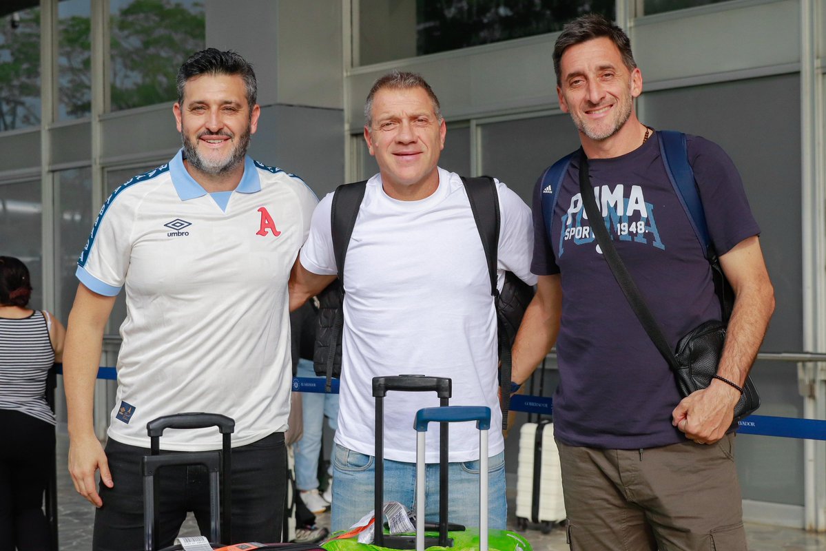 AlianzaFC_sv's tweet photo. Una nueva historia comienza en Alianza FC. 🅰️✨

Damos la bienvenida a Roberto “Tito” Pompei como nuestro nuevo director técnico y a Martín Andrizzi como asistente técnico.

Que esta etapa esté llena de trabajo, compromiso y muchos éxitos para nuestra familia alba. ¡Bienvenidos! 🤍🩵