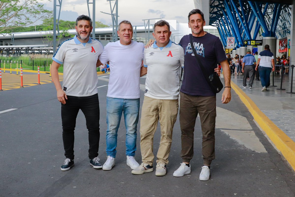 AlianzaFC_sv's tweet photo. Una nueva historia comienza en Alianza FC. 🅰️✨

Damos la bienvenida a Roberto “Tito” Pompei como nuestro nuevo director técnico y a Martín Andrizzi como asistente técnico.

Que esta etapa esté llena de trabajo, compromiso y muchos éxitos para nuestra familia alba. ¡Bienvenidos! 🤍🩵