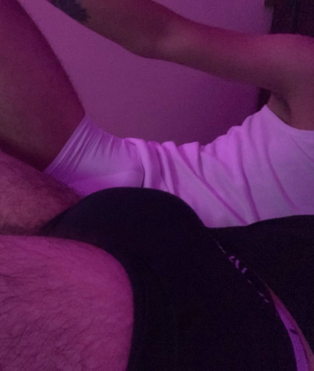 lukasplazax18's tweet photo. que deberian hacer dos chicos en boxer un domingo por la tarde?

leemos propuestas 😏 https://t.co/3ENGvKDMNW