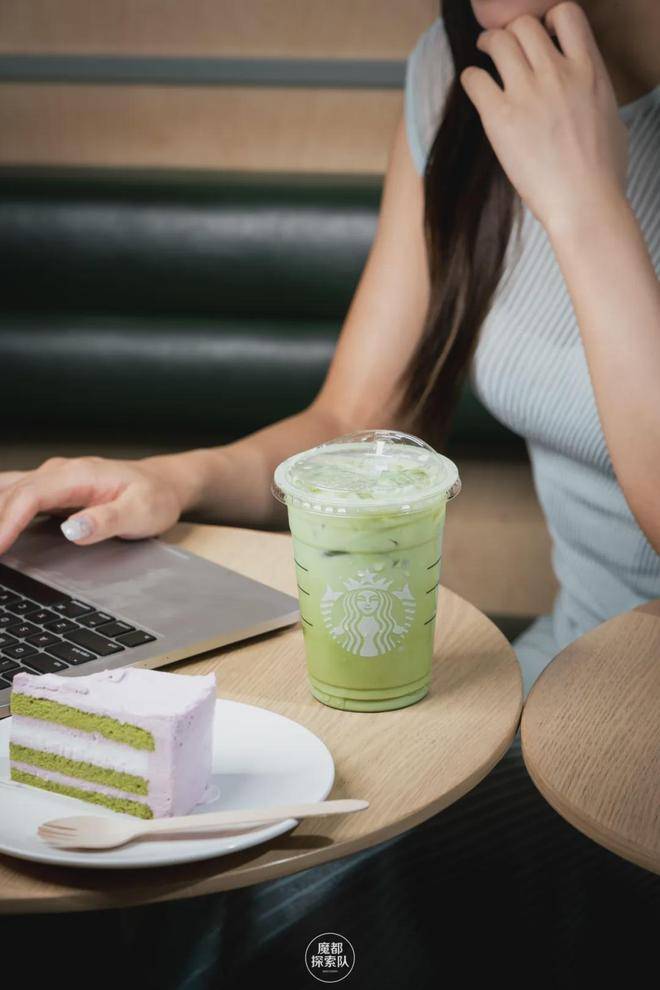 GasparyanNaira's tweet photo. When my intern tried to "boost team spirit" by bringing matcha lattes... and accidentally ordered 120 instead of 12. The whole office’s 3pm sugar crash hit DIFFERENT today https://t.co/6F2jlQI8sr
