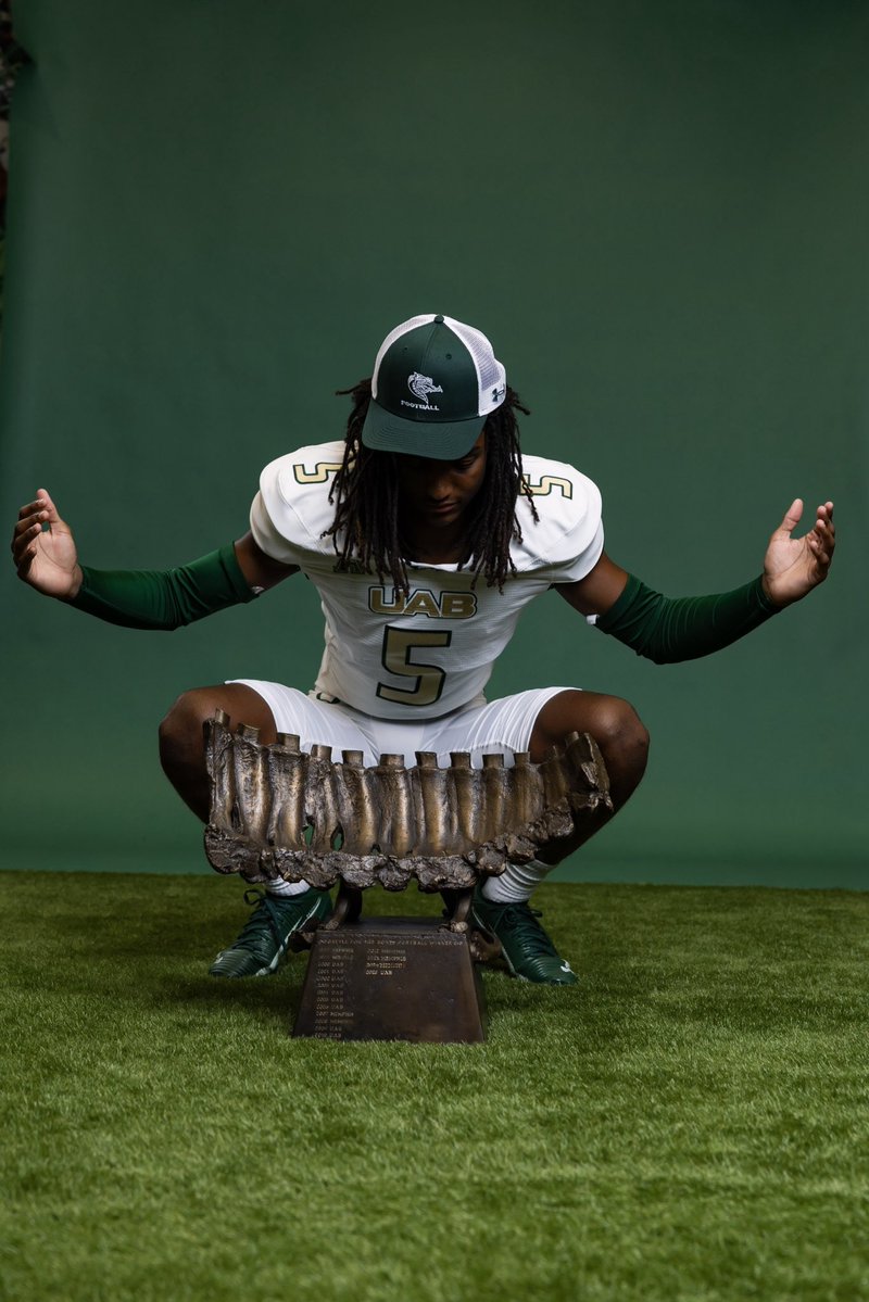 Jessie_Mehki's tweet photo. Go Blazers??🔥🐉
@CoachNine7 @CoachButler5
@CoachMorrisLOE1 @Only1MarcusBag
@BERKNERFOOTBALL @berknerathletic
 @AlrichJessie @UAB_FB https://t.co/C2OGOECPll
