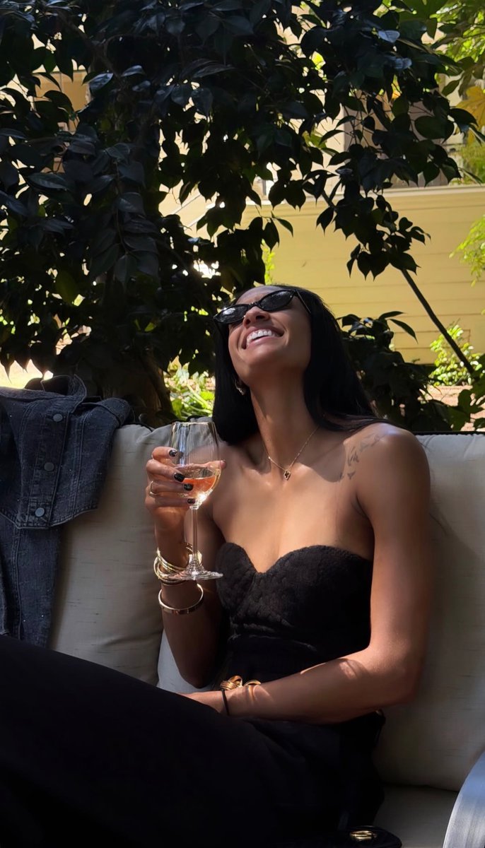 haushoops's tweet photo. Alyssa Thomas and DeWanna Bonner having a romantic Sunday. 🥺🖤

(via dewannabonner | Instagram) https://t.co/PwicrWPJ68