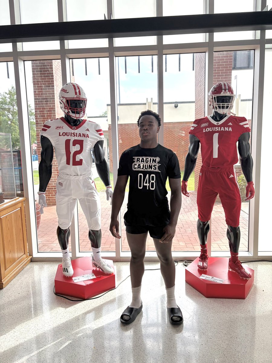GoodallTre2567's tweet photo. Had an amazing time @RaginCajunsFB today!!! thank you @PjBurkhalter for the invite !!! @RecruitLouisian @PrepRedzoneLA @LAvsAllYall @One11Recruiting @gobigrecruiting @CFBscoutdesk @CoachStoker @CoachCadeUL @247recruiting @louisi https://t.co/cybm2NGZtb