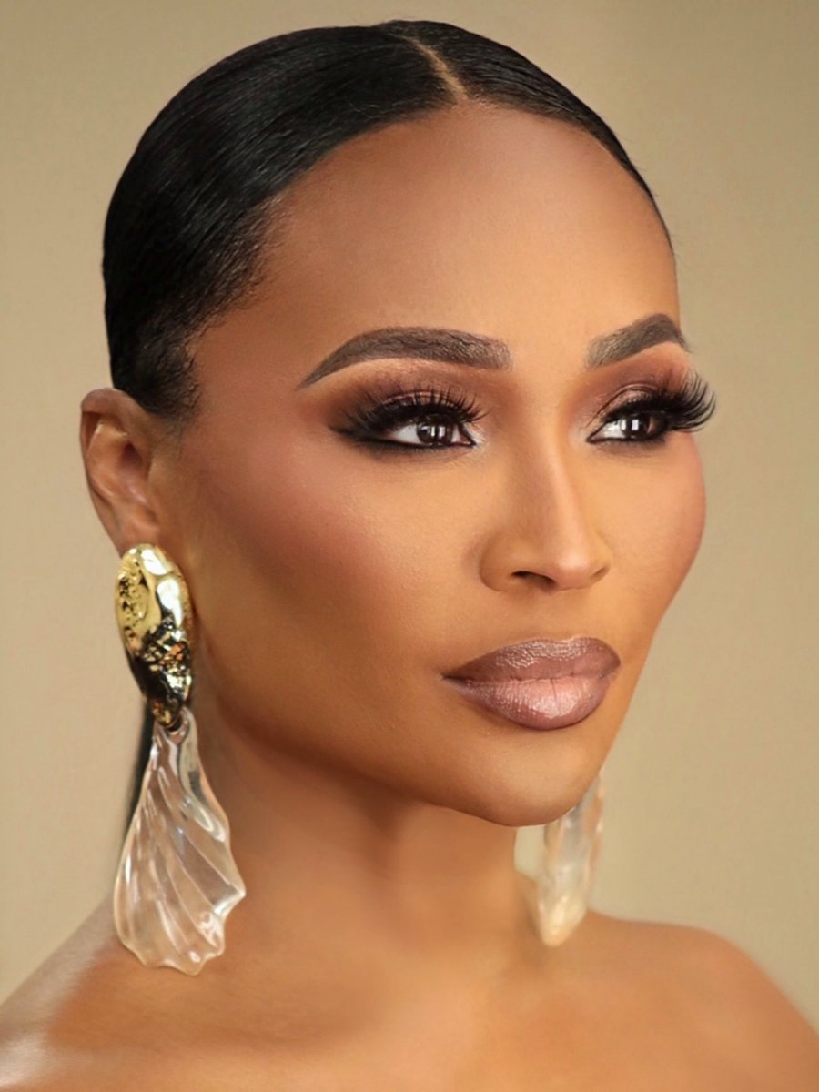 ParisChea's tweet photo. Confessional 4. @cynthiabailey #RHOA 🧡

Wearing @ateleankand_official_ &amp; @alexisbittar 
Hair @jtavar_ 
Makeup @makeupmadnessbycherry 
Photography @drewvisions 

*Thats A Wrap On Ms. CHEEKBONES Bailey’s Confessional Looks For Season 17! See Y’all At The Reunion! 😏” https://t.co/K8Xn6052V9