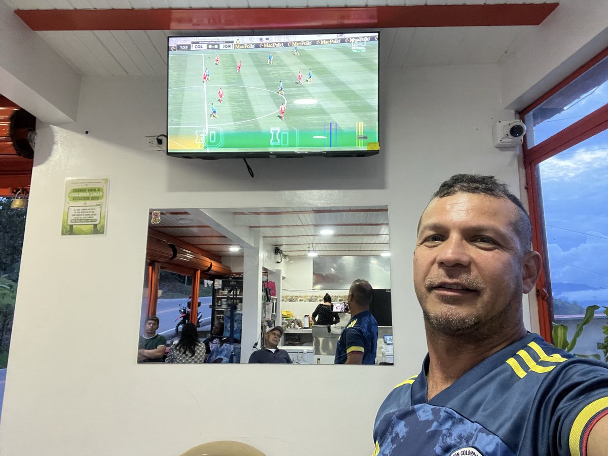 EUSECORDERO's tweet photo. #HoyRespiroMundial Buenas tardes desde Guayabal de síquima viendo el partido por RCN https://t.co/j3qAk3h64V