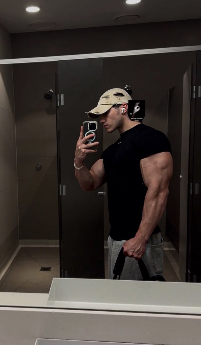 noah_coco4's tweet photo. Built to be admired, not approached. Stare all you want but if you want my attention, tribute first. 💸💪 #Findom #TributeFirst #PayToPlay #FinancialDomination #MuscleWorship #ServeAndSend https://t.co/tWQmaT2zdb