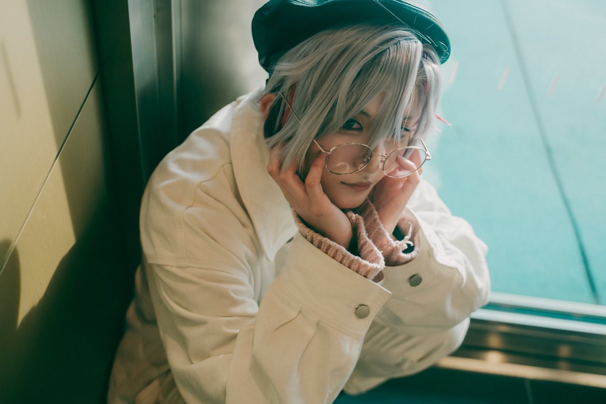 miketaan_563U's tweet photo. cos . 🌈🕒
🥂✨

「……」
「…なぁに？」

photo→ぴろきさん( @piropirokknr ) https://t.co/gyjksfMRdY