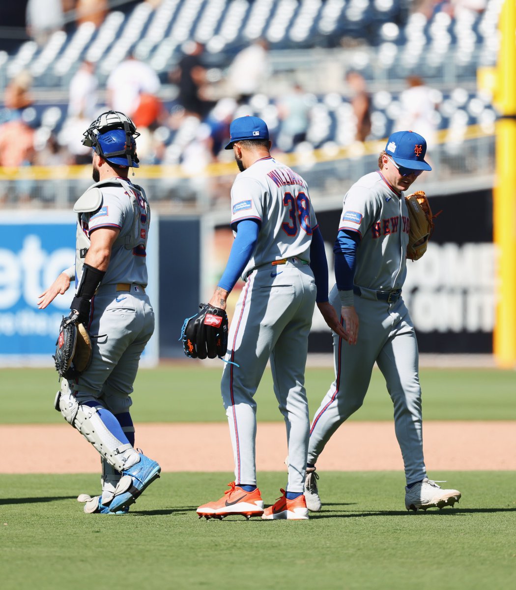 Mets's tweet photo. Happy flight! 😄✈️ #LGM https://t.co/6EjrboFMmw