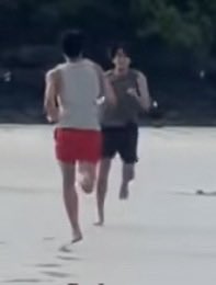j2728g's tweet photo. นึกอยู่ตั้งนานว่าเหมือนอะไร…เหมือนแฟนกัน 👐🏼 https://t.co/6XrJDcbpYc