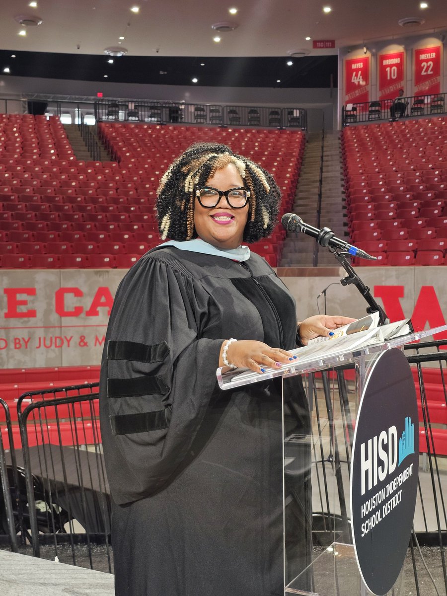 SayitSavoy's tweet photo. 20 years ago I graduated from this very stage at @UHouston and today I had the privilege of facilitating graduation for these graduates of @WisdomHS_HISD. Grateful for the opportunity π #graduationseason #GoGenerals https://t.co/YIb0k4bTsM