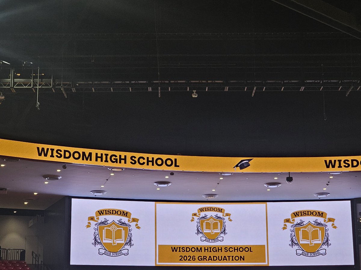 SayitSavoy's tweet photo. 20 years ago I graduated from this very stage at @UHouston and today I had the privilege of facilitating graduation for these graduates of @WisdomHS_HISD. Grateful for the opportunity π #graduationseason #GoGenerals https://t.co/YIb0k4bTsM