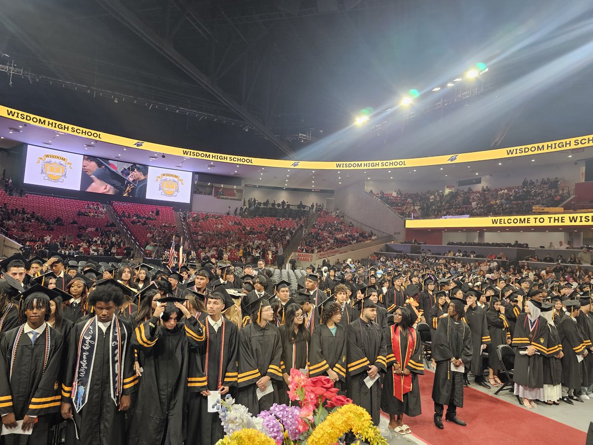 SayitSavoy's tweet photo. 20 years ago I graduated from this very stage at @UHouston and today I had the privilege of facilitating graduation for these graduates of @WisdomHS_HISD. Grateful for the opportunity π #graduationseason #GoGenerals https://t.co/YIb0k4bTsM