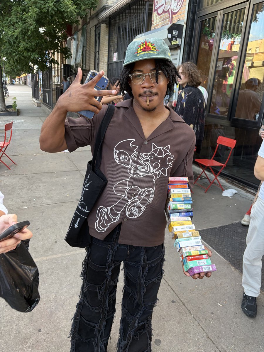 BeraMVP's tweet photo. Meet me at the @EthBushwick exotic cig convention https://t.co/8l59tWLiar
