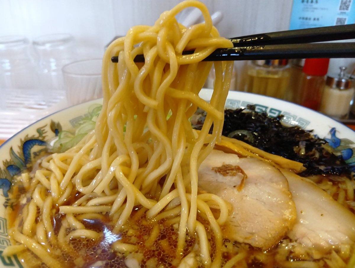 shuttle0103's tweet photo. 山形県山形市嶋南
麺屋 春馬さん

朝ラー醤油「大盛」950円
中華or醤油が選べます👍

お風呂♨️の後の塩分補給🤣

細ストレートっぽい…やや縮れ…硬め
旨味の強い濃い目のあっさりスープ🤤

岩海苔…最強👍コリコリ細メンマ👍✨
トロっトロチャーシュー🐷🥩

ご馳走様でした🙇 https://t.co/SlyRZliJhS