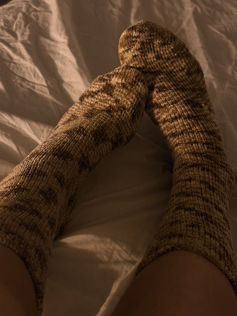 RubyNoel_'s tweet photo. Going to sleep now with my fluffy socks. You want more? DM 🧦

#findom #domme #feet #feetpic #feetfetısh #paypig #cashflow #wallet #ATM #mommy #worship https://t.co/5GXriJBOW6