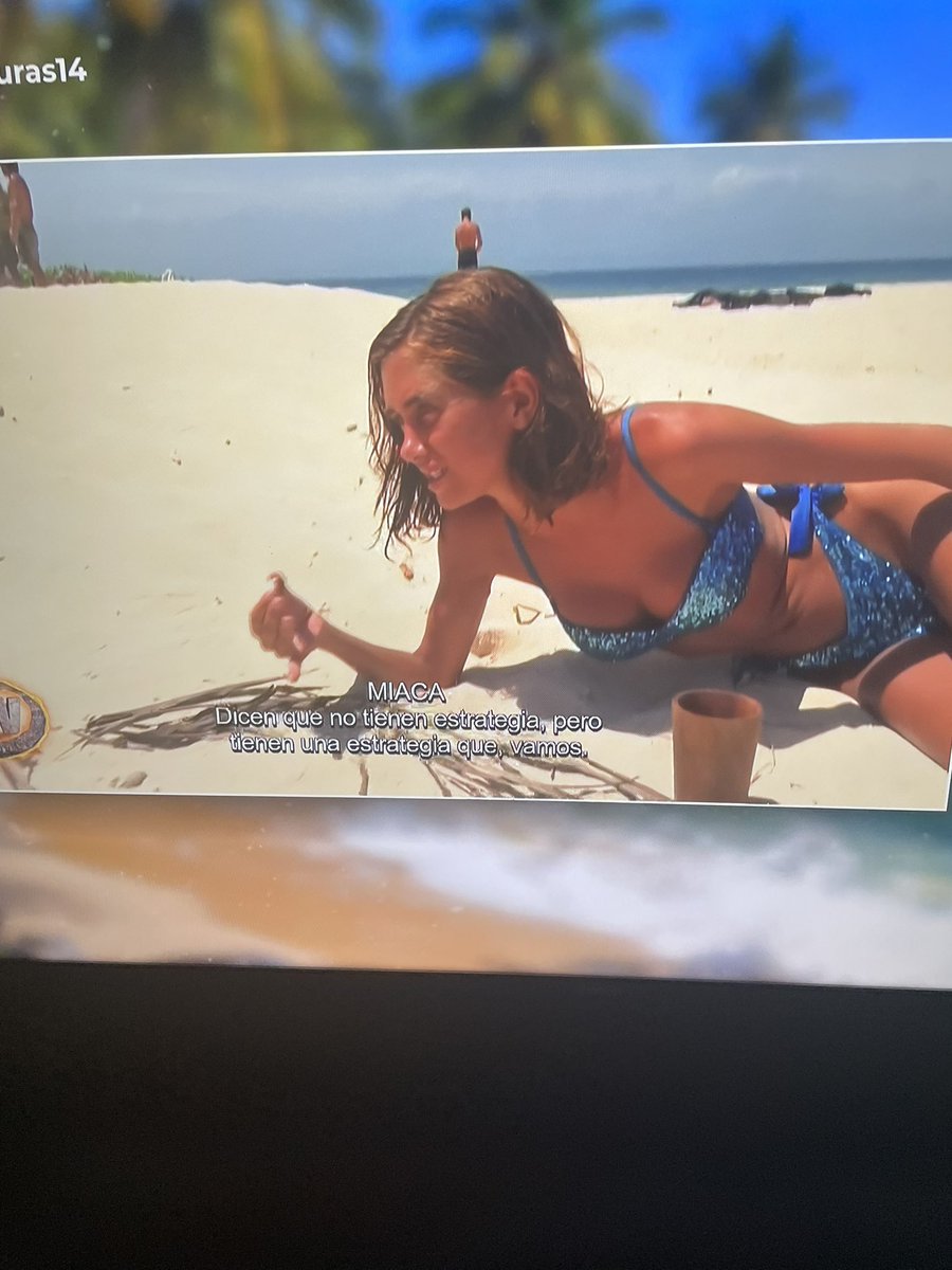 esceptikaa's tweet photo. Madre mía la de los apuntes 
Esta sí que se lo trae bien aprendido
La que acusa a los demás 
QUE FUERTE !!!#ConexionHonduras14 https://t.co/Z5VVw7rLe0