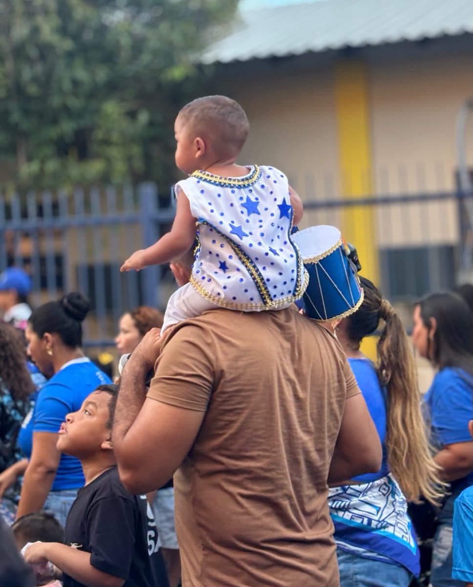 souawilo's tweet photo. Gente eu nao to dando conta do boizinho de rua do caprichoso 😭😭😭😭 https://t.co/29hYKSVJx6