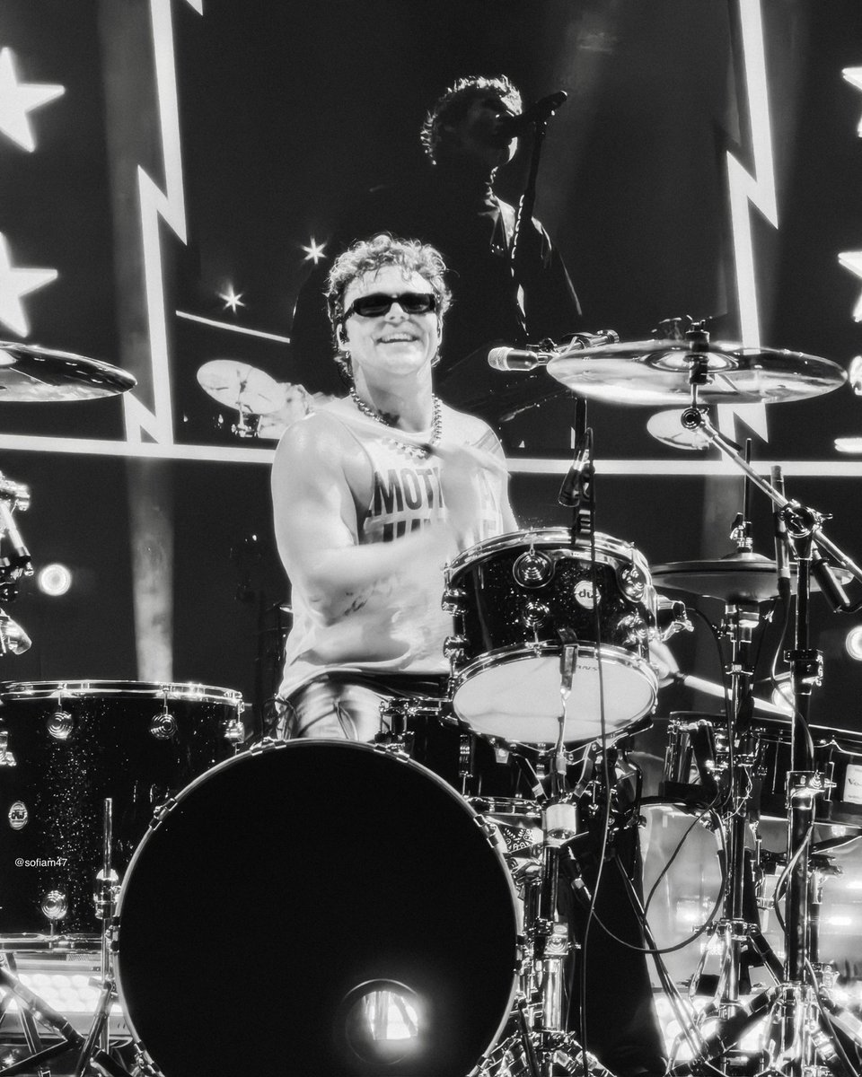 Sofiam47's tweet photo. Took these of 5 Seconds of Summer shot on iPhone! #eastour #everyonesastar #5sos https://t.co/Gin1KaNI7c