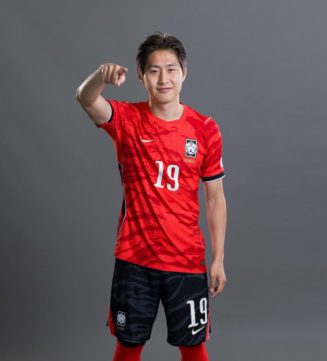 bt3's tweet photo. بطل أوروبا كانغ إن لي جاهز لكأس العالم! 👑🇰🇷 https://t.co/3vVQICl76L
