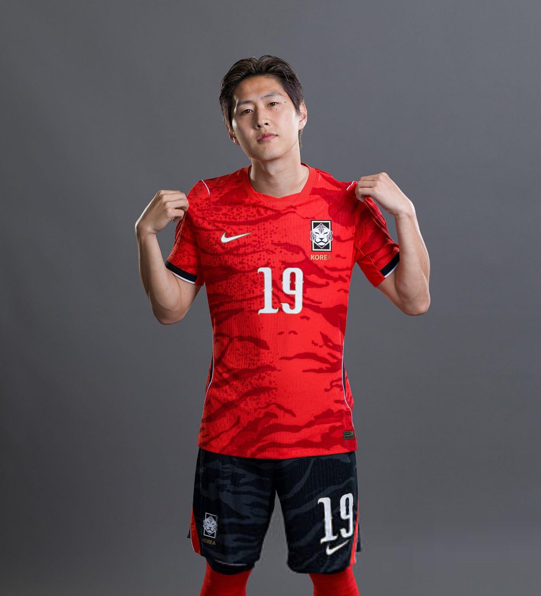 bt3's tweet photo. بطل أوروبا كانغ إن لي جاهز لكأس العالم! 👑🇰🇷 https://t.co/3vVQICl76L