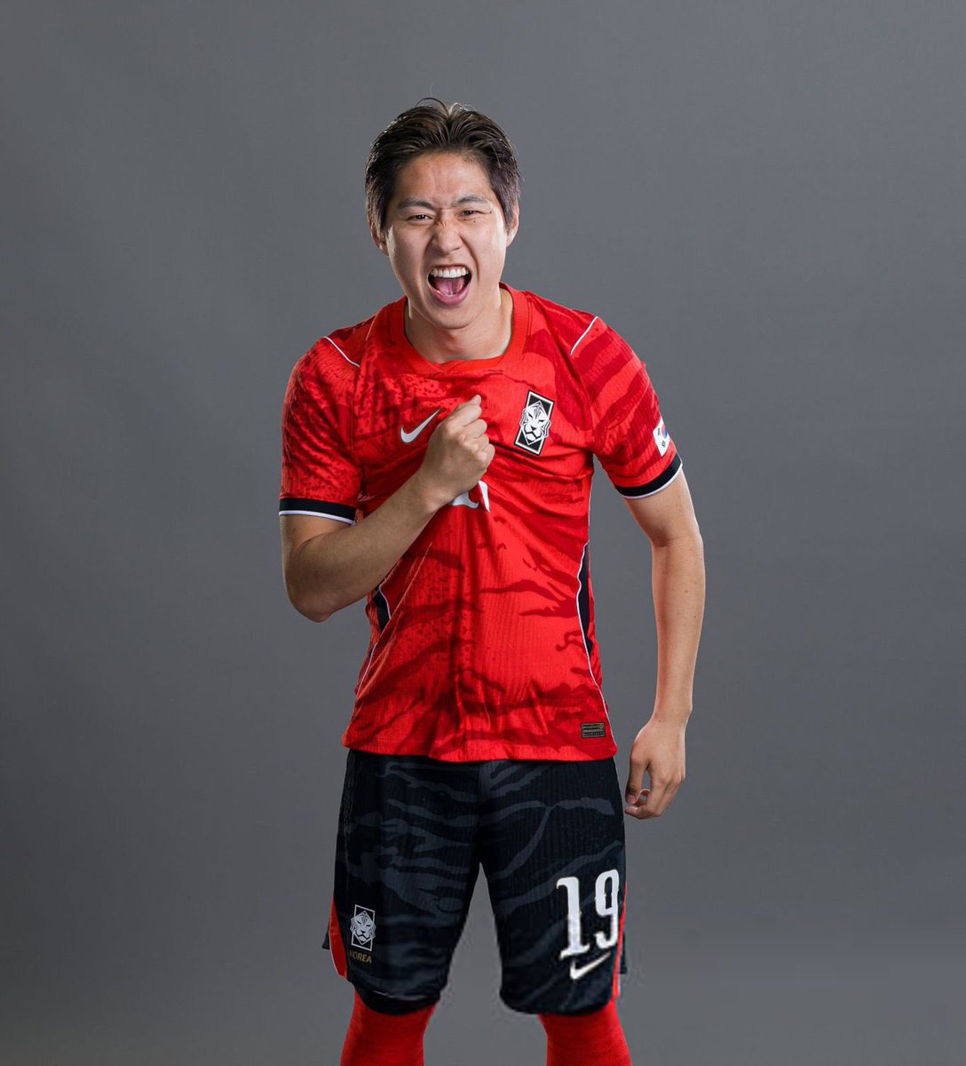 bt3's tweet photo. بطل أوروبا كانغ إن لي جاهز لكأس العالم! 👑🇰🇷 https://t.co/3vVQICl76L