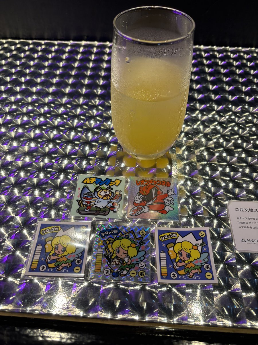 eric_alien's tweet photo. 昨日はみえさんと
不純喫茶ドロップさんと
いつもお世話になってる
ototokiさんへ⭐️

楽しいお酒で
良い夜でございました。

帰ったらお家の壁に
いた可愛い子。
お出迎えありがとう。
（爪ボロボロでわろた） https://t.co/eC24gYJXc3