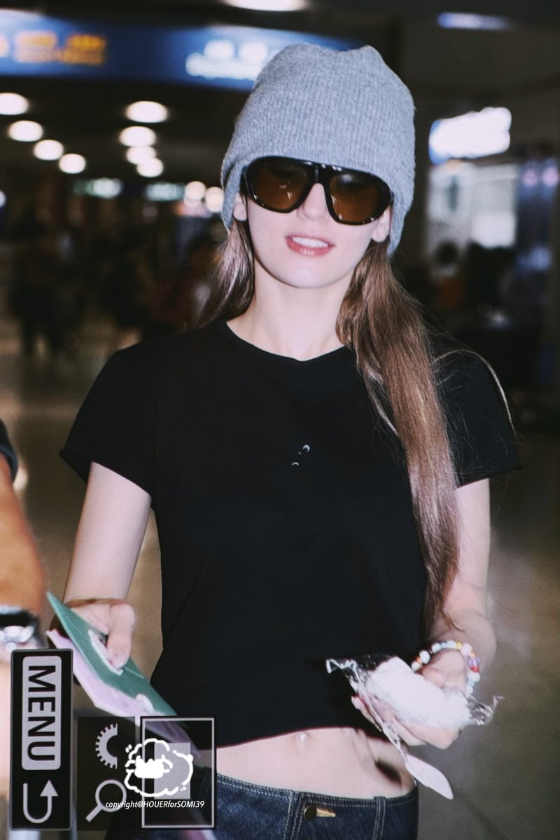 HOUERforSOMI39's tweet photo. 260608 ICN Pre.

티셔츠에 무늬가 있는거?❌
치약✔️

#전소미 #JEONSOMI #아이오아이 #IOI https://t.co/Sx4AEQJ67s
