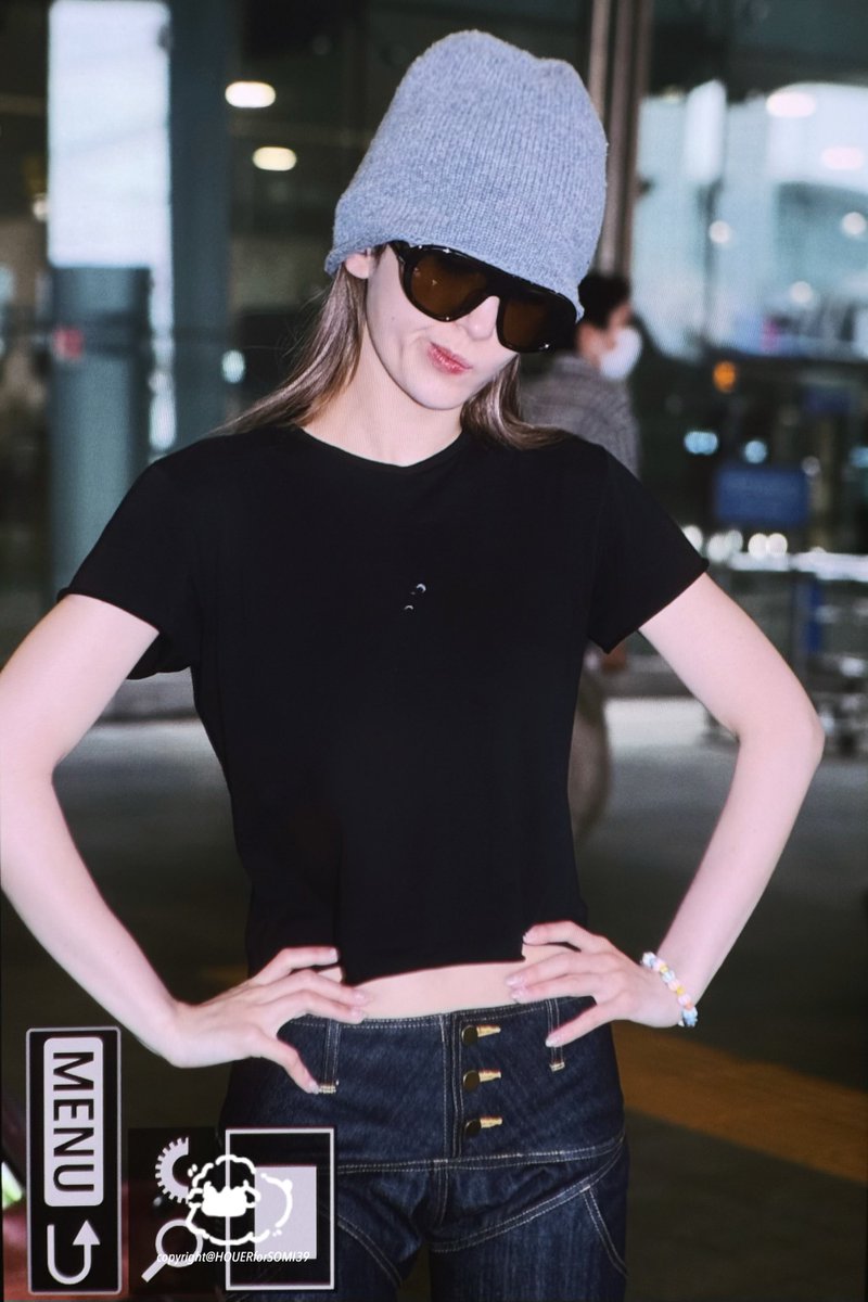 HOUERforSOMI39's tweet photo. 260608 ICN Pre.

티셔츠에 무늬가 있는거?❌
치약✔️

#전소미 #JEONSOMI #아이오아이 #IOI https://t.co/Sx4AEQJ67s