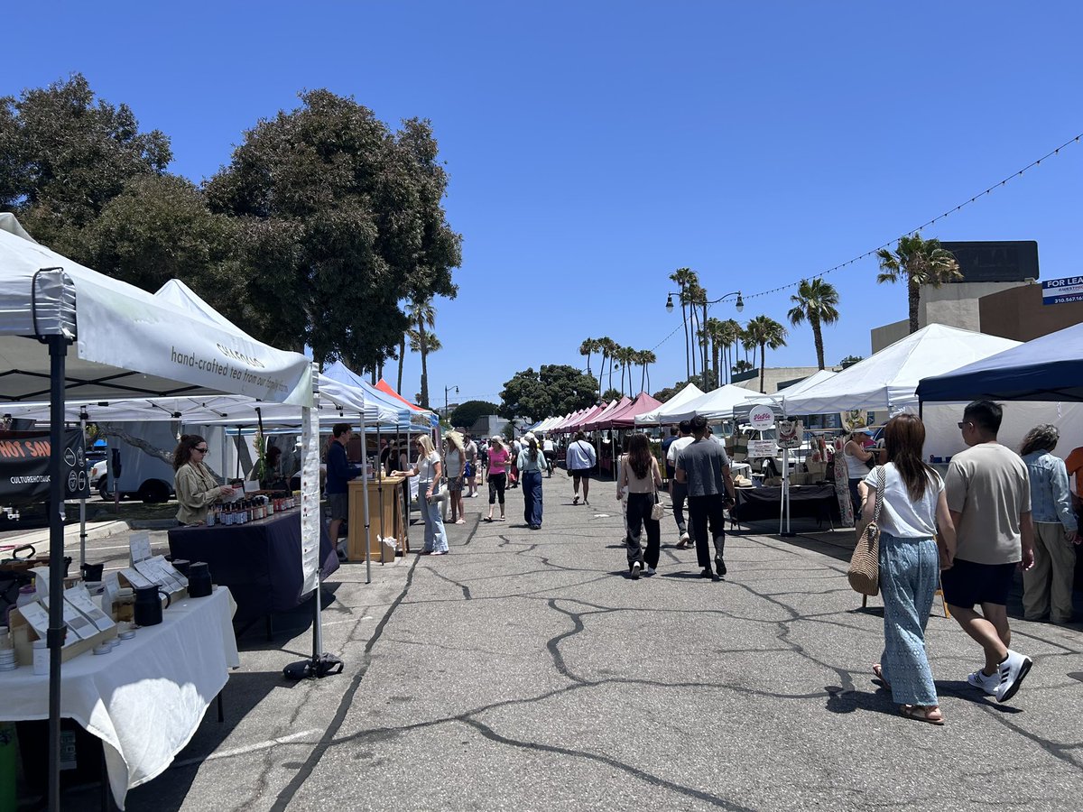 PeterBlenko's tweet photo. Sunny days, fresh finds &amp; sweet scoops at the farmers market! ☀️🍦🍓 #FarmersMarket #SouthBayLA #SummerVibes https://t.co/zF0Q6HYEqp