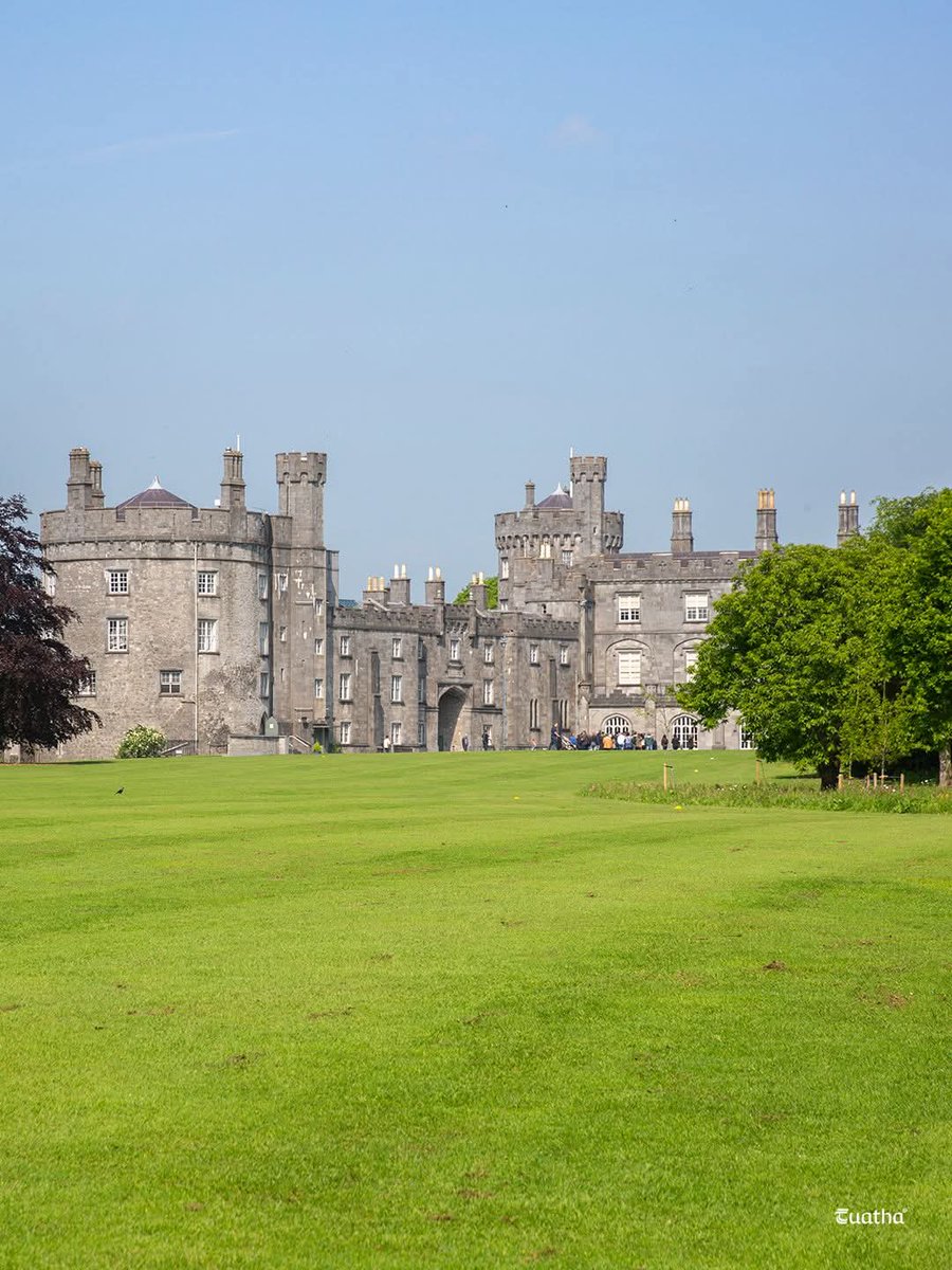 ThisIsIreland3's tweet photo. Did you know that the Kilkenny Castle that we see today was not the original fortification on the site? 

The first version of the castle was an earth &amp; timber motte &amp; bailey, built by Richard de Clare (better known as Strongbow) in c.1173 🏰

#Kilkenny #Ireland #History #Castle https://t.co/47XpF61oH1