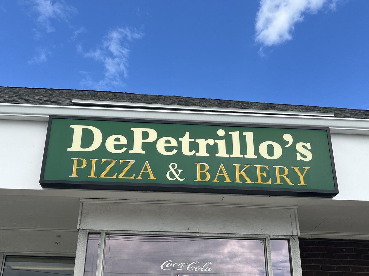 MarcHurBoston's tweet photo. Kind of glad this place is pretty far away from me. #Smithfield #RI https://t.co/TEiRitxx2H