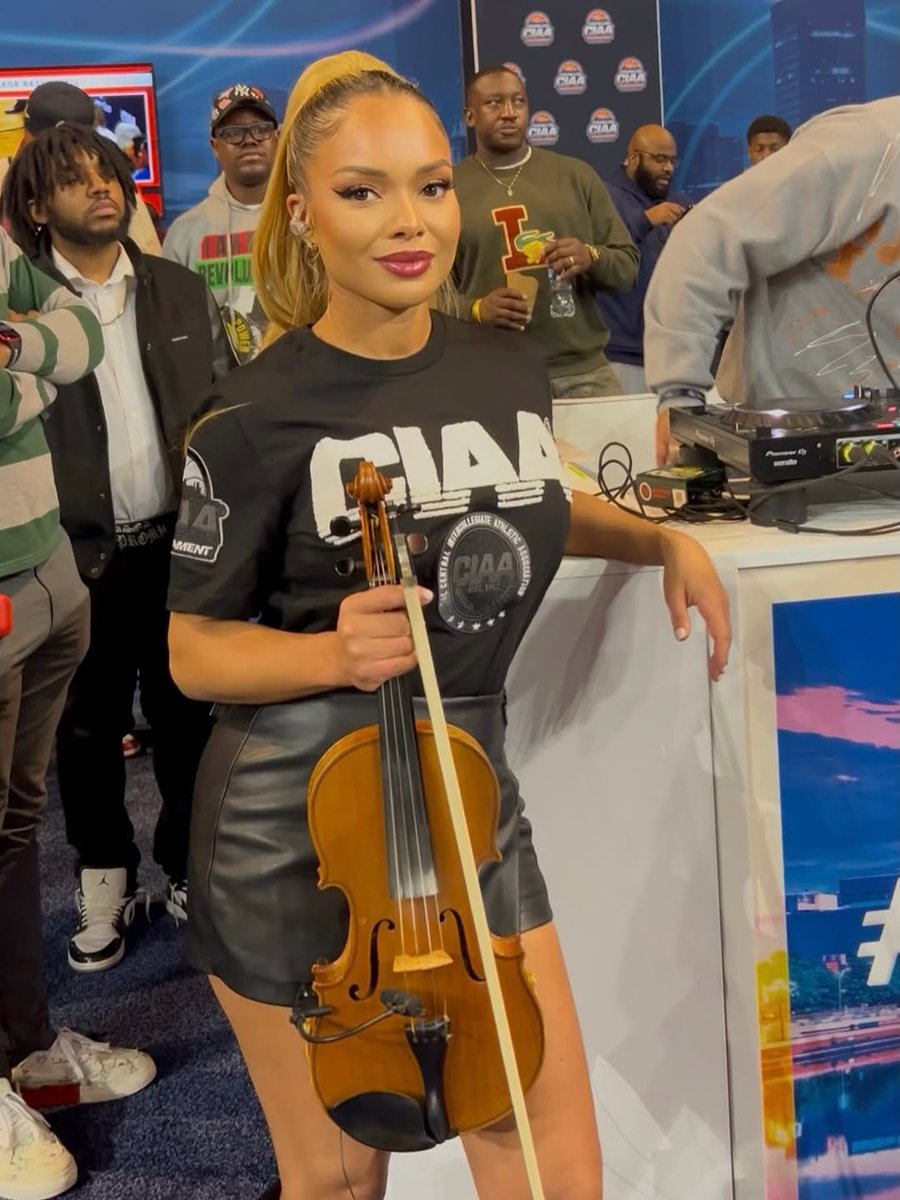 iammapy307's tweet photo. CIAA Championship energy!! 🏀🎻🔥❤️

From performing on the court…
to connecting with incredible artists and leaders…
to feeling the power of that crowd in Baltimore 🙌🏽🔥

Moments like these remind me why I do what I do.

Grateful to be part of the CIAA ... https://t.co/Tg2drDGeb1