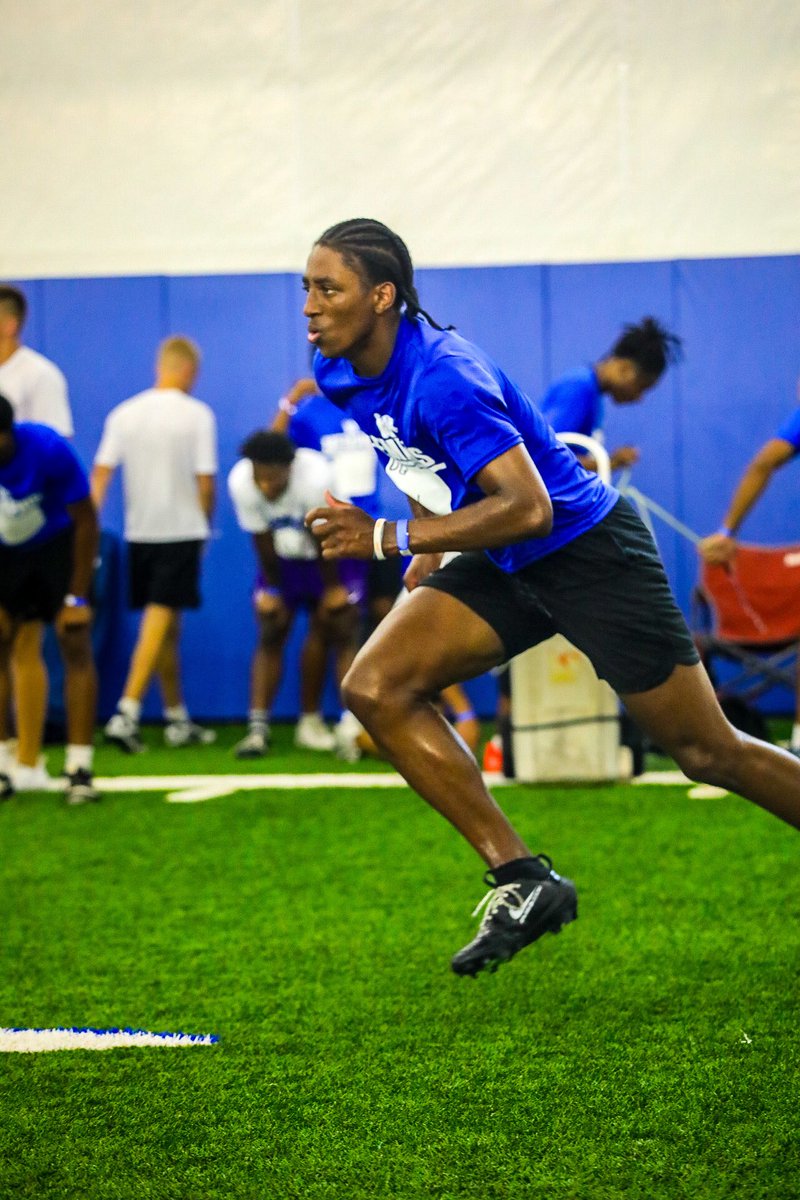 BradleyStamper2's tweet photo. Had a good time @MemphisFB camp! 
Run a ~ 4.50 40 yard dash‼️
Thank you @CoachHuff @CoachTimDuffie @DBowman901 @coachsauce__ @Reed5G @theyoungcoach for taking out and making me feel at home‼️

@USJBruinFB @USJAthletics @CSmithScout @shaynep_media @CSmithMedia @TheReal_TJBeat 📸 https://t.co/BJ9b2yFyuI