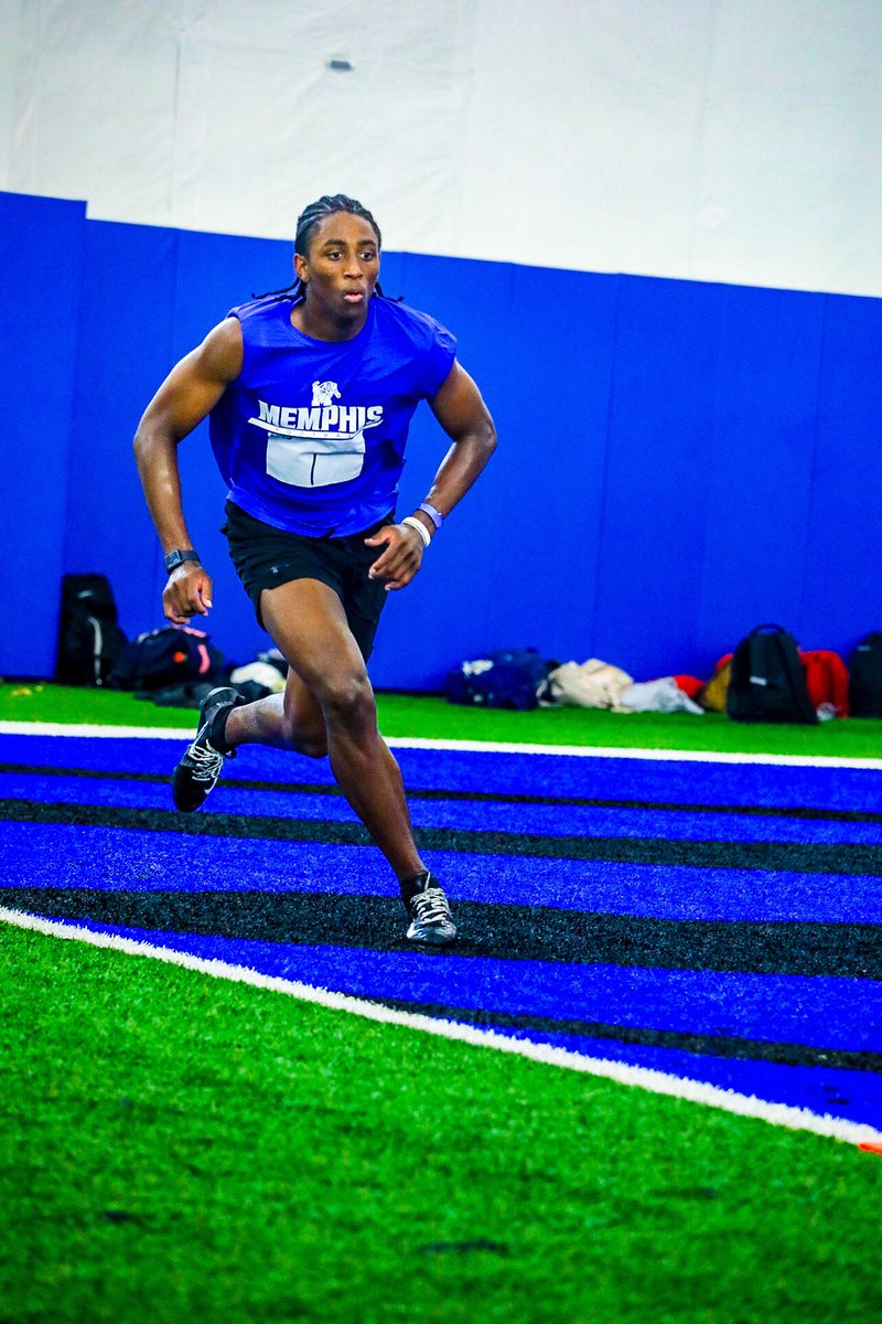 BradleyStamper2's tweet photo. Had a good time @MemphisFB camp! 
Run a ~ 4.50 40 yard dash‼️
Thank you @CoachHuff @CoachTimDuffie @DBowman901 @coachsauce__ @Reed5G @theyoungcoach for taking out and making me feel at home‼️

@USJBruinFB @USJAthletics @CSmithScout @shaynep_media @CSmithMedia @TheReal_TJBeat 📸 https://t.co/BJ9b2yFyuI
