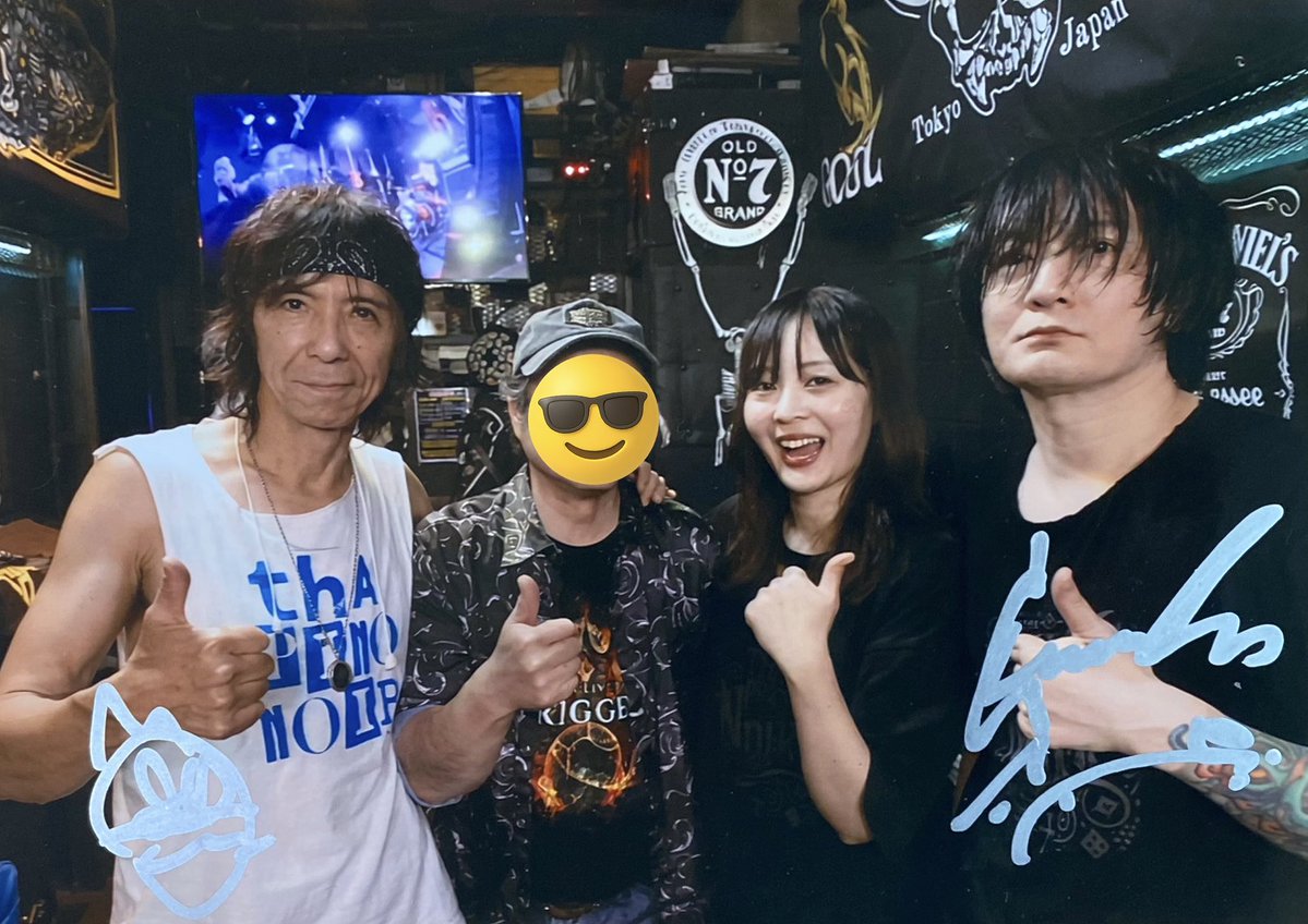 Hiroshi2k0714's tweet photo. 『ALL THAT MAD』戦利品

💫#ThaPinoNoir  囲みショット
(写真はThaRoseNoir 囲みショット)
サインして貰いました🤘😎

💫#中山加奈子 さん
#PrincessPrincess のDVD、BDにサインして貰いました🤘😎

💫#SUPERBLOOD の戦利品はないです😅流石に連チャンなんでね。

✨余談✨
中山さんとMAD大内さんとの交流は40年とのこと！ANTHEMデビュー直後ぐらいからとのこと。ここには書きませんが、知合いになったキッカケを教えてくれました。私が前回、中山さんを見た時は、#ANTHEM も出演してたんだよな。感慨深い。

＊ANTHEMのCDはメンバー編成の参考