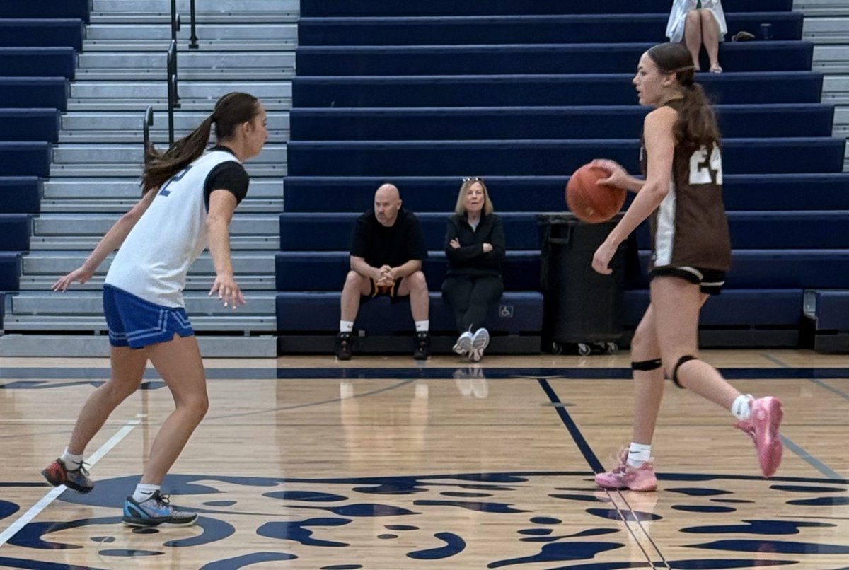 SunflowerSmack's tweet photo. What a great weekend at @ShotClockSD‼️🏀 we have some UBER talented GBB players in our area &amp; state!! 🤩 
More thoughts coming…congrats @sjagirlsbball &amp; @CoachjTat who battled in the finals! ~TOTO &amp; the OZ🎙️ https://t.co/3ErH7USJSg