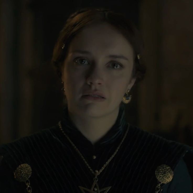 itsnotsps's tweet photo. how rhaenicents look at u when u ask them to accept the fact that alicent also physically and psychologically abused rhaenyra for years and usurped her throne without being forced to https://t.co/9czI0bcVn1