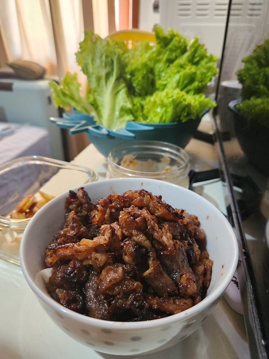 redcherrymint's tweet photo. Nemu kata2

"Aku suka masak, tapi pas sendirian, aku gak suka masak, ternyata aku bukan suka masaknya, tapi aku suka orang-orang yang makan masakanku"

Ngacung yang love language nya masakin orang 🙋‍♀️🙋‍♀️ https://t.co/QqeQinWMTP
