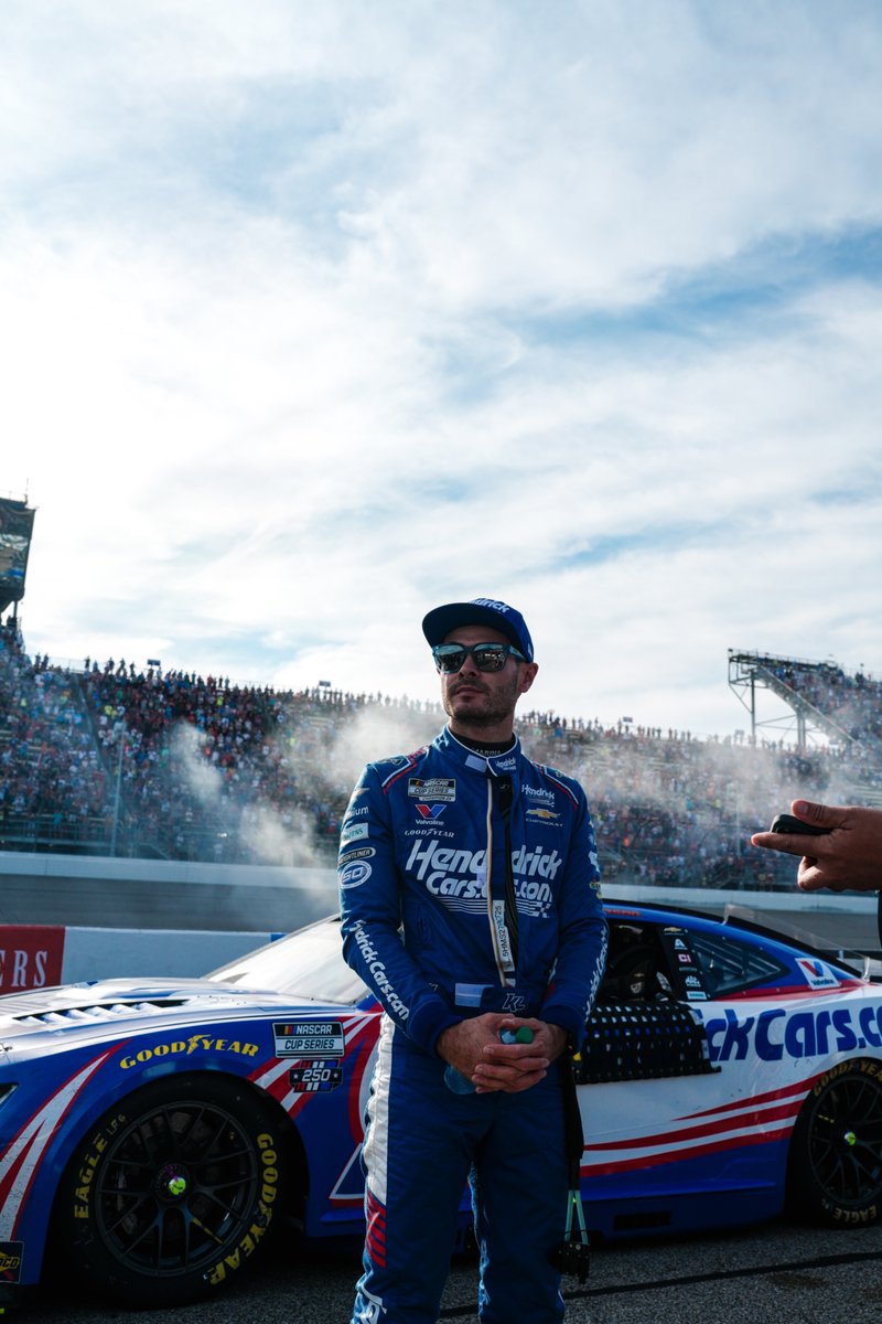 TeamHendrick's tweet photo. Difficult day, but @KyleLarsonRacin battled to his fifth Top 5 of the season. https://t.co/UJ9s6OZtHU