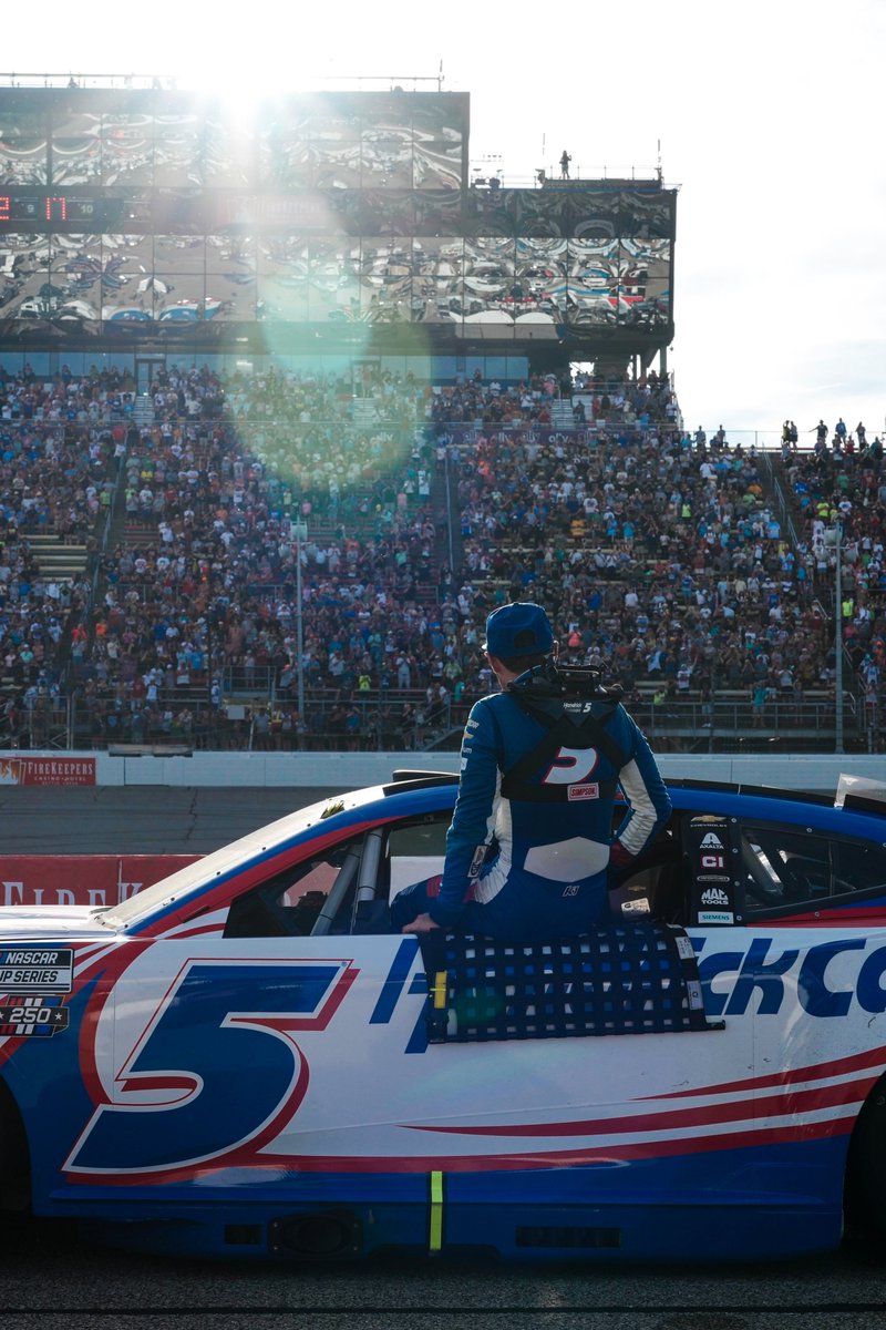 TeamHendrick's tweet photo. Difficult day, but @KyleLarsonRacin battled to his fifth Top 5 of the season. https://t.co/UJ9s6OZtHU