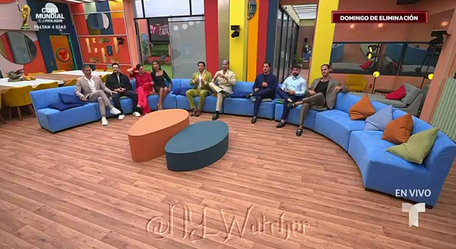 NY_Watcher's tweet photo. #LCDLF6 Javier now talks with the Housemates to tell them how this Week is going to play out 🗣️
#LACASADELOSFAMOSOS https://t.co/zU9s1qNrji