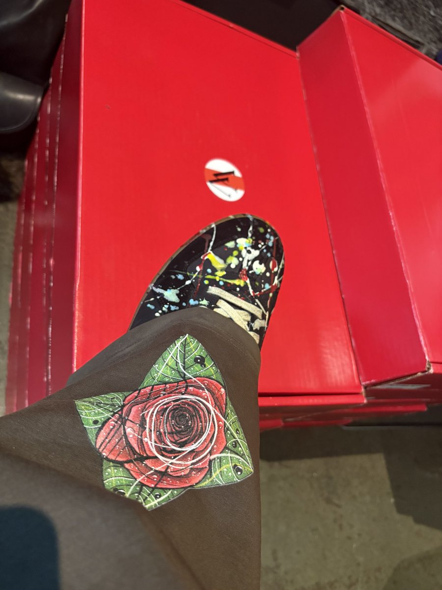 90215raf's tweet photo. Stepped out @vesvitm https://t.co/N1cVgIsxRh