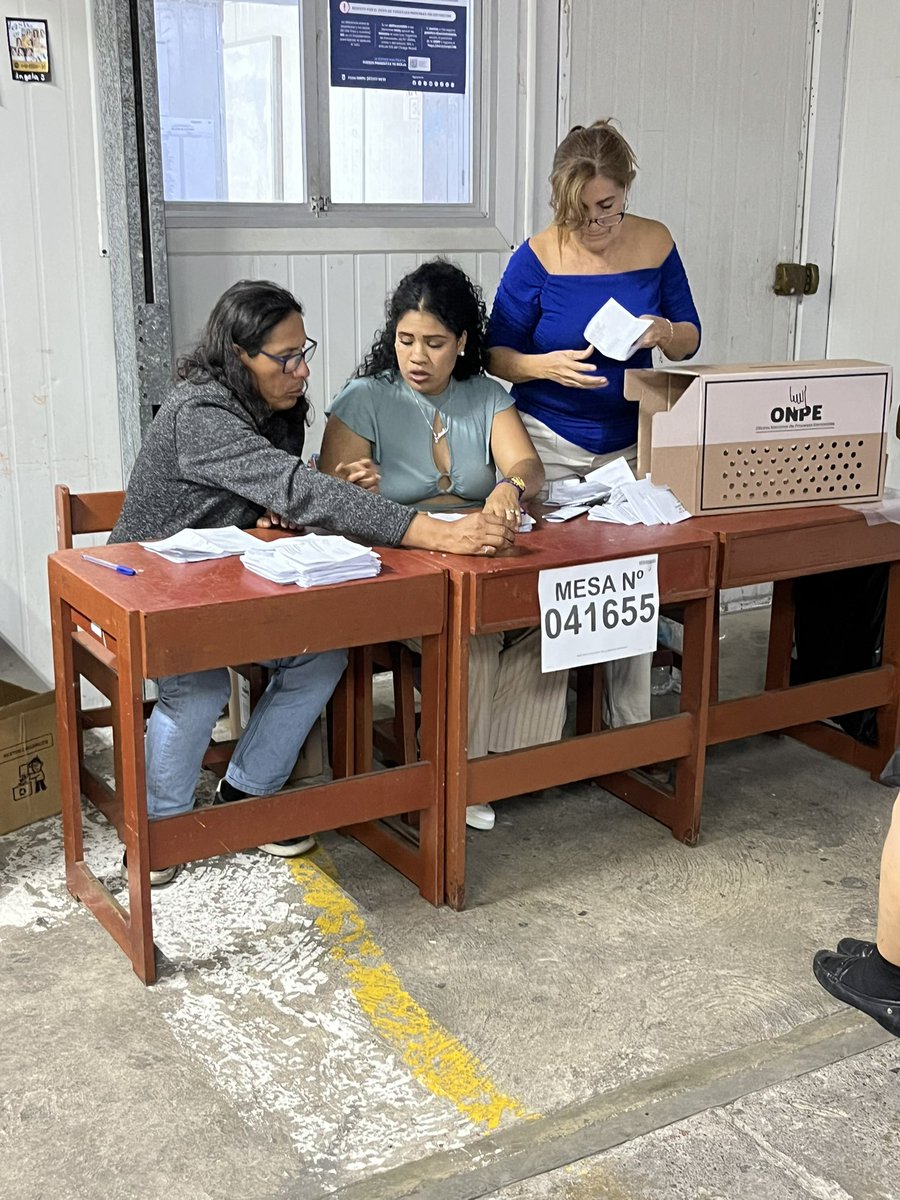 mriost's tweet photo. Mientras se cuentan los votos en Perú 🇵🇪 pueden consultar datos oficiales en @ONPE_oficial https://t.co/c5JHSLMzoX
🗳️ No habrá resultado definitivo hoy 
🗳️Encuestas a boca de urna muestran empate técnico
📢 Se espera conteo rápido entre 8 y 9 pm
https://t.co/c5JHSLMzoX https://t.co/sH8pyOESX8
