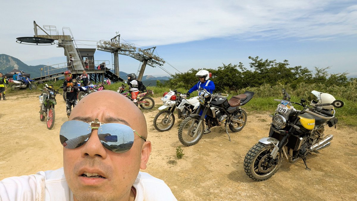 BANZAI3_JP's tweet photo. #ファンフェス
2人でオンロードバイクツーリングしながら
イキって遊んでたら( ᐛ )🔆｡°

突然サイレン鳴って🚨
職質・検挙寸前までイった…👮
#kawasaki  
#Z900RS #バリオフ https://t.co/d85MVDwnc0