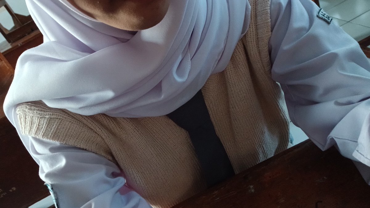 aechemicalst's tweet photo. yeyy udah di kelas 🙌🏻🙌🏻 https://t.co/UrWYoKBufL