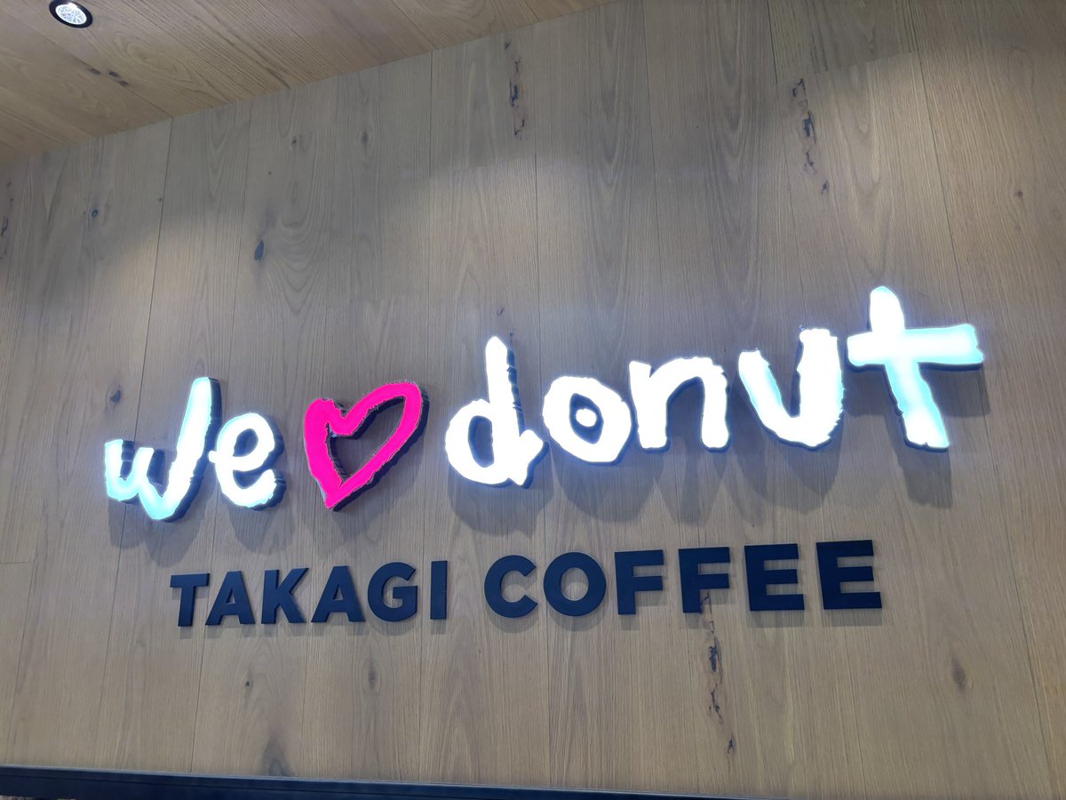 spring5428's tweet photo. 行ってきた〜
どれも美味しそうで迷ったけど期間限定という言葉に弱くドバイチョコにした
大阪に行った時また行きたい https://t.co/jWoUHwRiBX