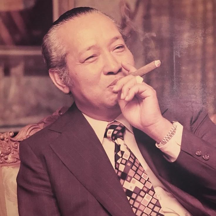 VideoSejarah's tweet photo. 8 Juni 1921 Soeharto lahir di Dusun Kemusuk, Yogyakarta.

Apa opinimu tentang Soeharto? https://t.co/r9lCLjMsfT